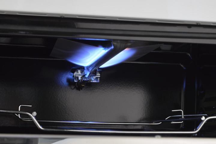 Unique Natural Gas Range/Stove Classic Retro Unique 30" Convection Gas Range (Electronic Ignition) in White UGP-30CR W