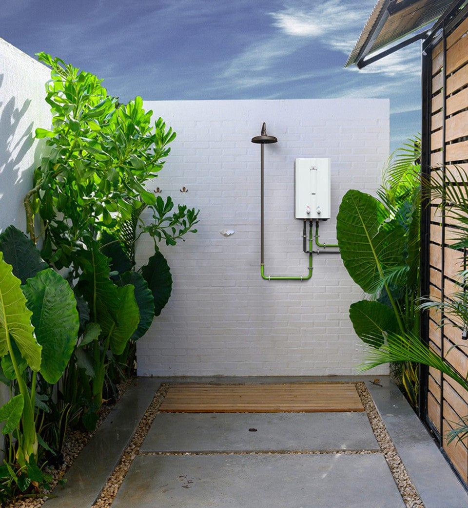 Eccotemp Heaters Eccotemp L10 3.0 GPM Portable Outdoor Tankless Water Heater w/ EccoFlo Diaphragm 12V Pump and Strainer