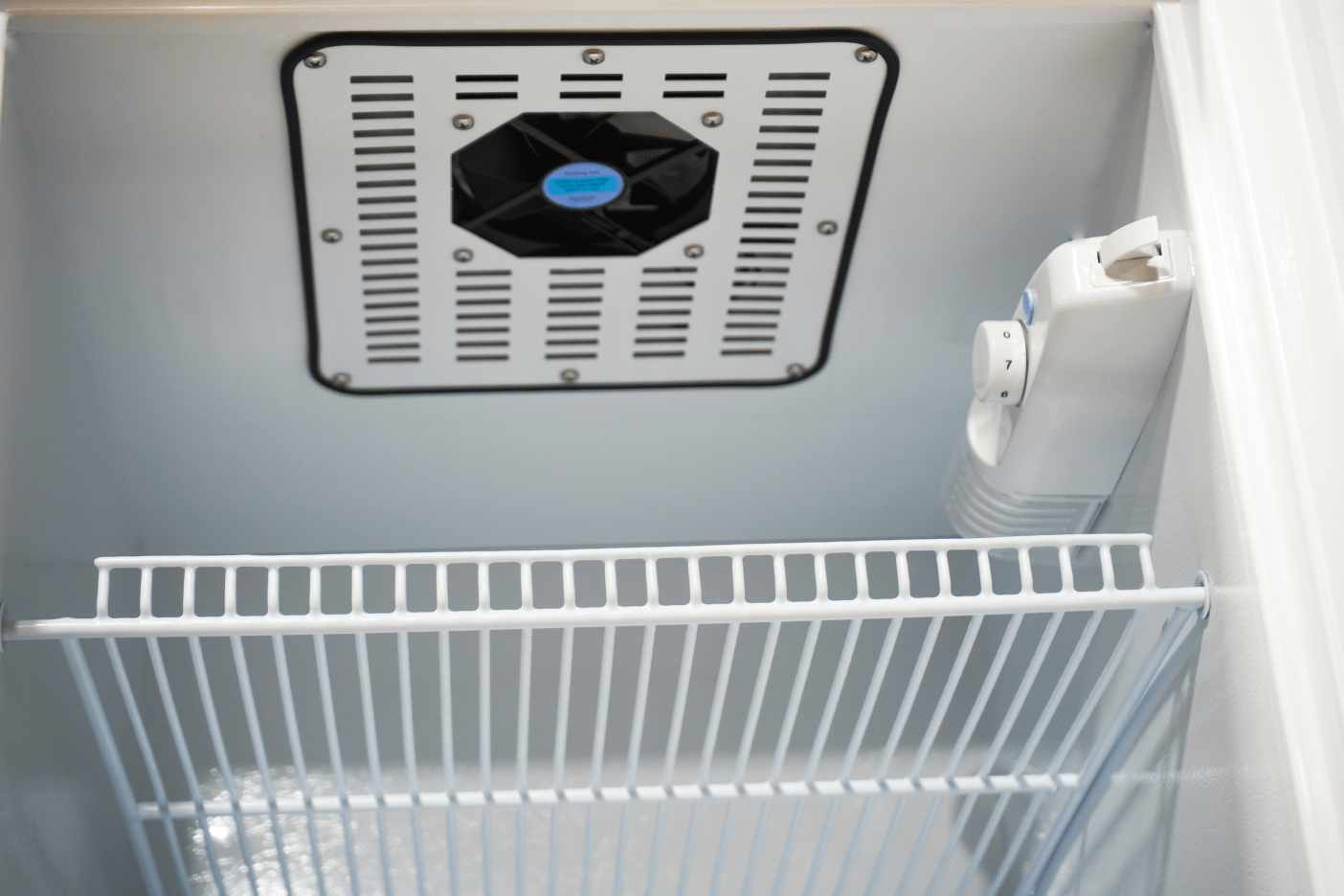SunStar/SolarFreeze Solar Appliances Sunstar ST-10RFW Dual Power Solar (DC) and Grid (AC) Powered 10 cu ft Refrigerator-Freezer in White