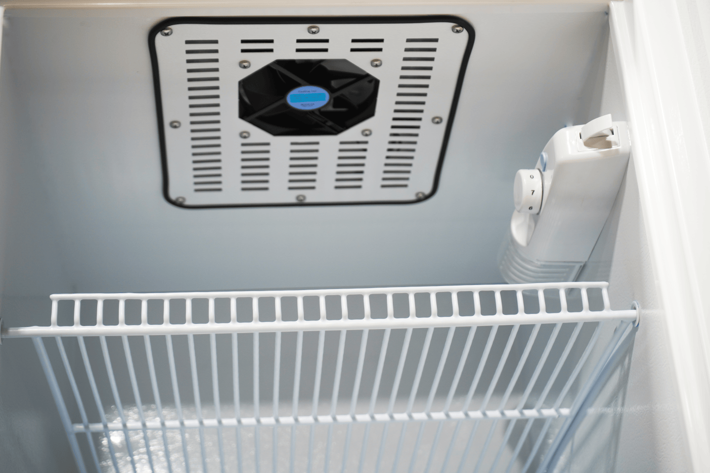 SunStar/SolarFreeze Solar Appliances Sunstar ST-10RFW Dual Power Solar (DC) and Grid (AC) Powered 10 cu ft Refrigerator-Freezer in White