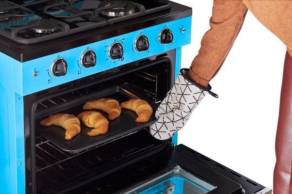 Unique Natural Gas Range/Stove Classic Retro Unique 30" Convection Gas Range (Electronic Ignition) in Robin Egg Blue UGP-30CR RB
