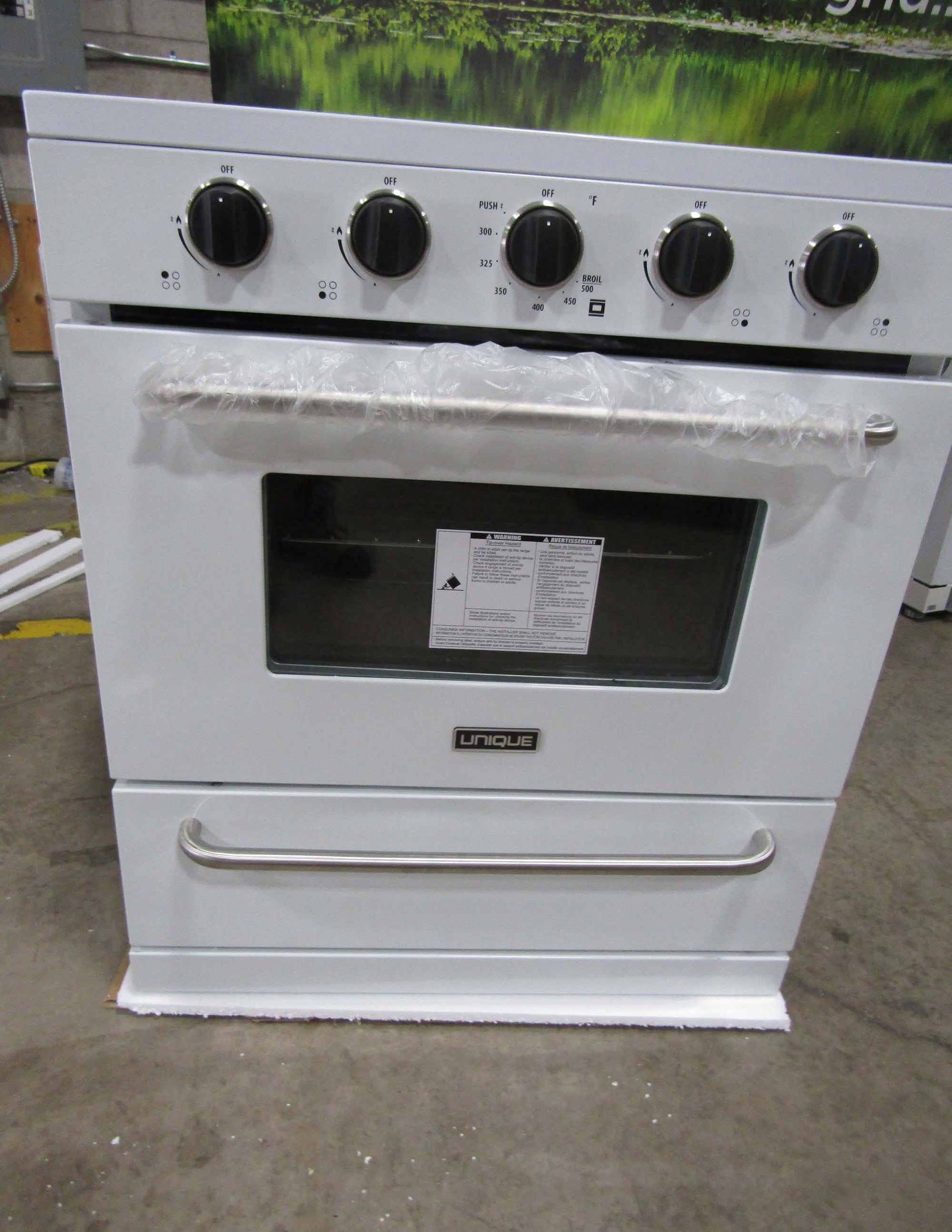 Unique Scratch and Dent or Pre-Owned Off-Grid Appliances New Scratch & Dent Unique Classic 30" Propane Range Battery Ignition Variable BTU Sealed Burners Cast Iron Grates With Window UGP-30G OF1 W (White) Serial #1017592 30% Off!